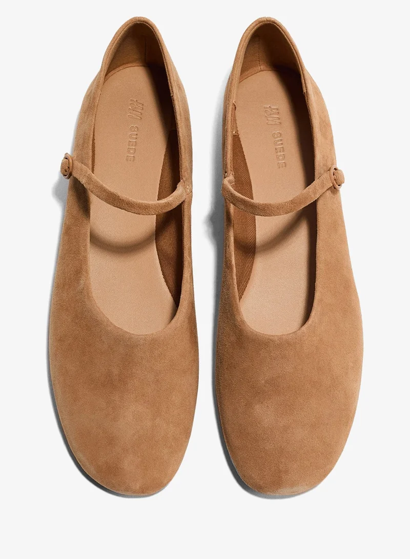 اتش اند ام حذاء باليه ماري جين من جلد سويدي