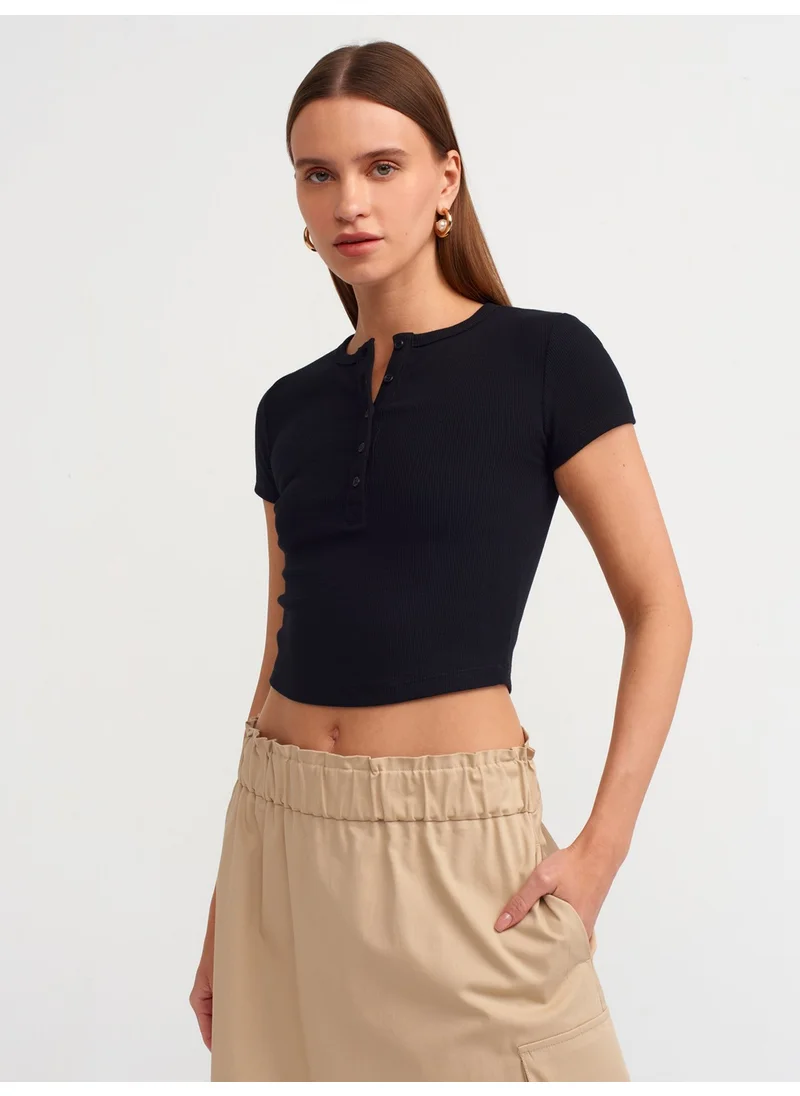 Dilvin 30938 Button Detailed Crop Top-Black