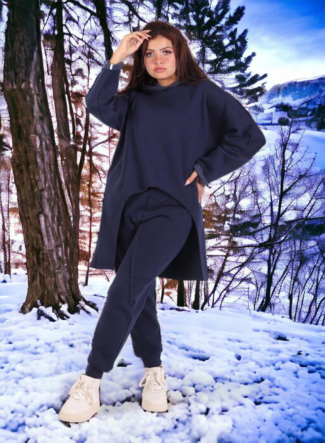 Women's Winter Elegance (M Size) Pajamas with Fleece Fabric and Extra Lining for Warmth, Winter 2024 Style, High-Quality Fabrics and Soft Materials for a Comfortable and Stylish Experience