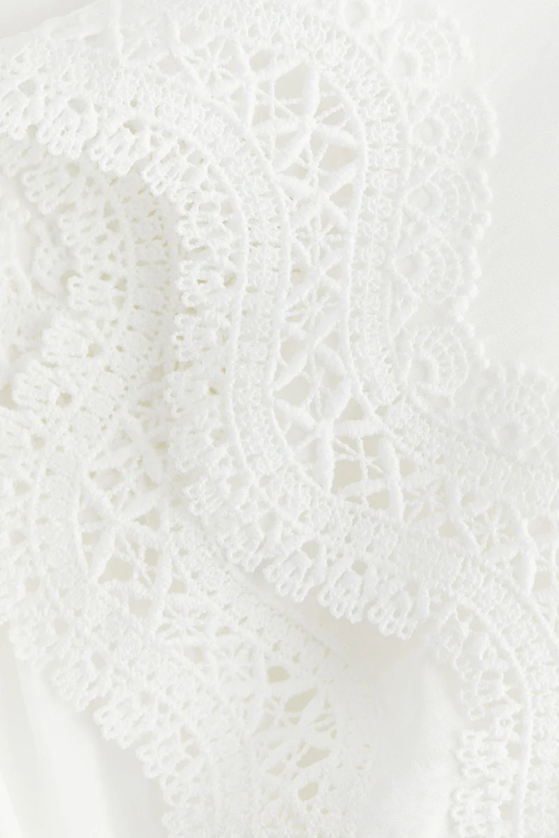 اتش اند ام بلوزة مزينة بالدانتيل