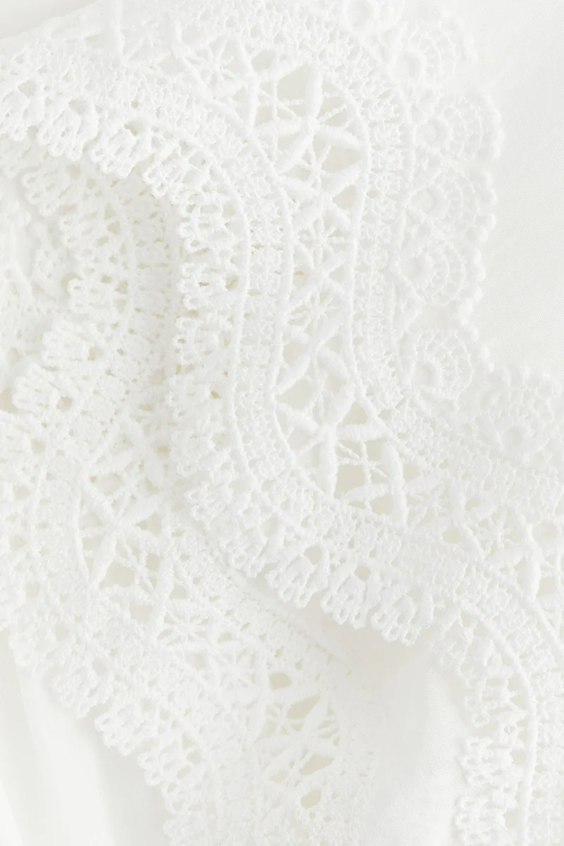 اتش اند ام بلوزة مزينة بالدانتيل