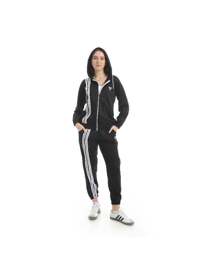Caesar Women's two-piece tracksuit with front zipper and 4-stripes design - Image 1