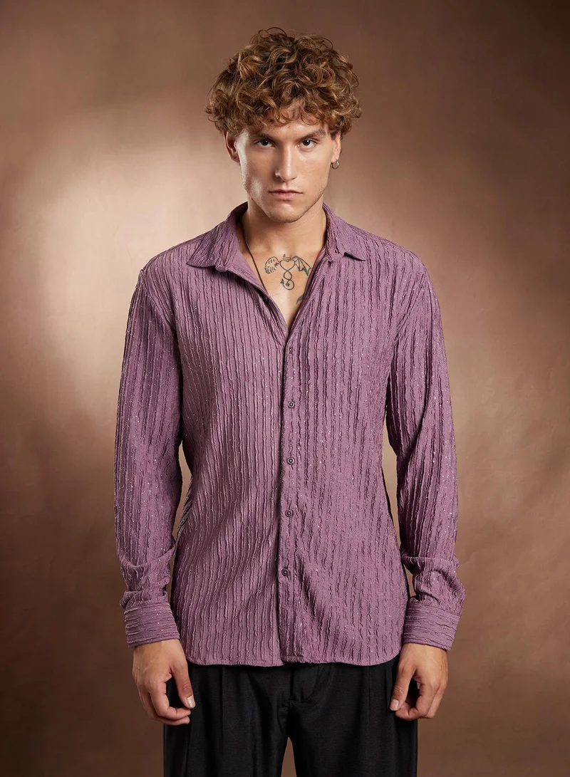 Campus Sutra Campus Sutra Men's Grape Purple Trough-Crease Shirt For Casual Wear | Spread Collar | Long Cuffed Sleeves | Button Closure | Shirt Crafted With Comfort Fit For Everyday Wear