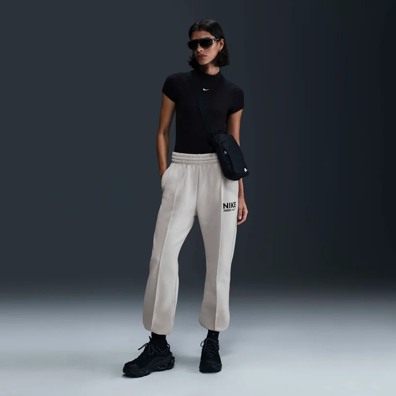 نايكي بنطال رياضي للنساء