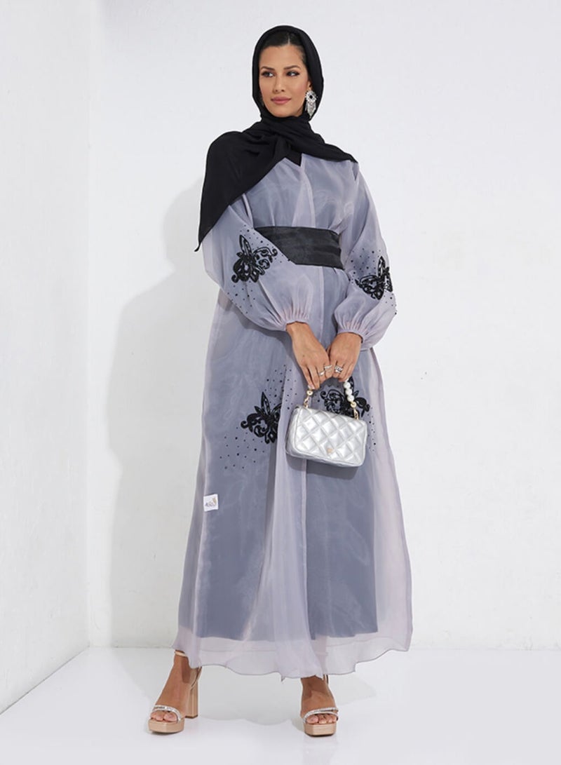 روزيت عباية طقم عباية أورجانزا رمادية مطرزة مع فستان داخلي من ندى - Image 4