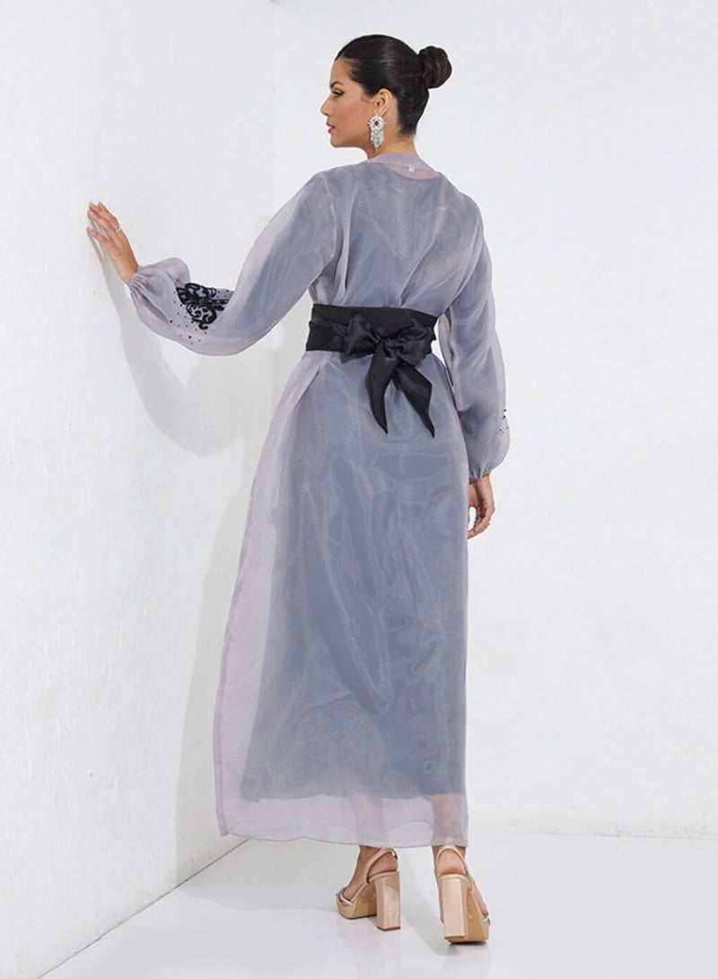 روزيت عباية طقم عباية أورجانزا رمادية مطرزة مع فستان داخلي من ندى - Image 3