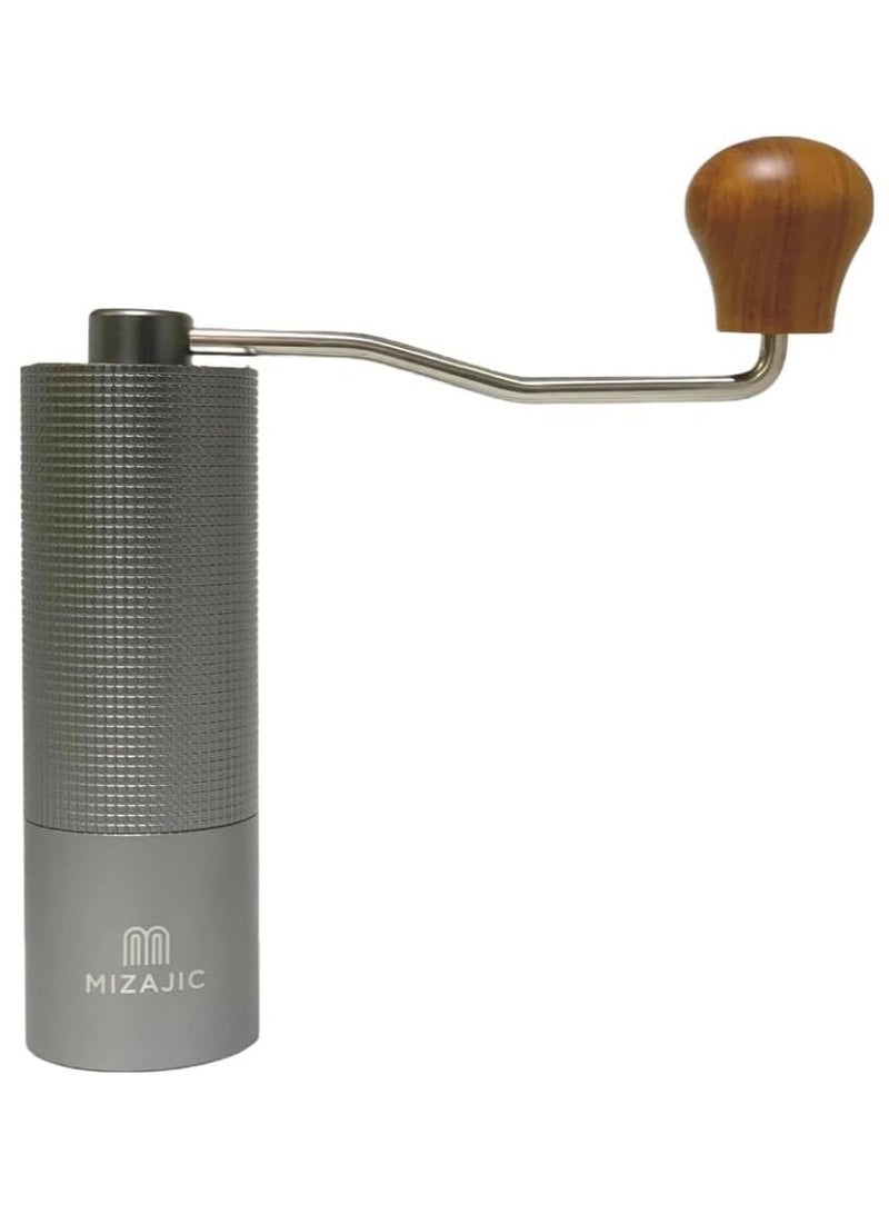 مزاجك مطحنة قهوة يدوية، شفرات مخروطية من الفولاذ المقاوم للصدأ بسعة 25 جرام، مطحنة حبوب القهوة مع إعدادات قابلة للتعديل، جسم من سبائك الألومنيوم، محمل مزدوج ومقبض خشبي (فضي) - Image 1