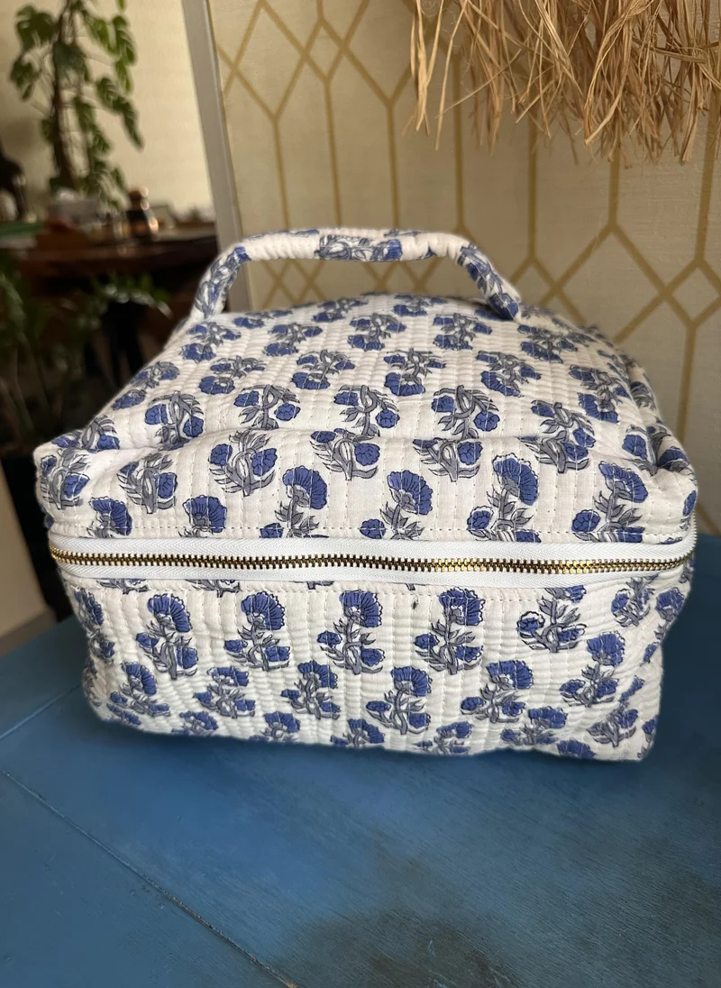 كشمش ZENVY MAKEUP BAG