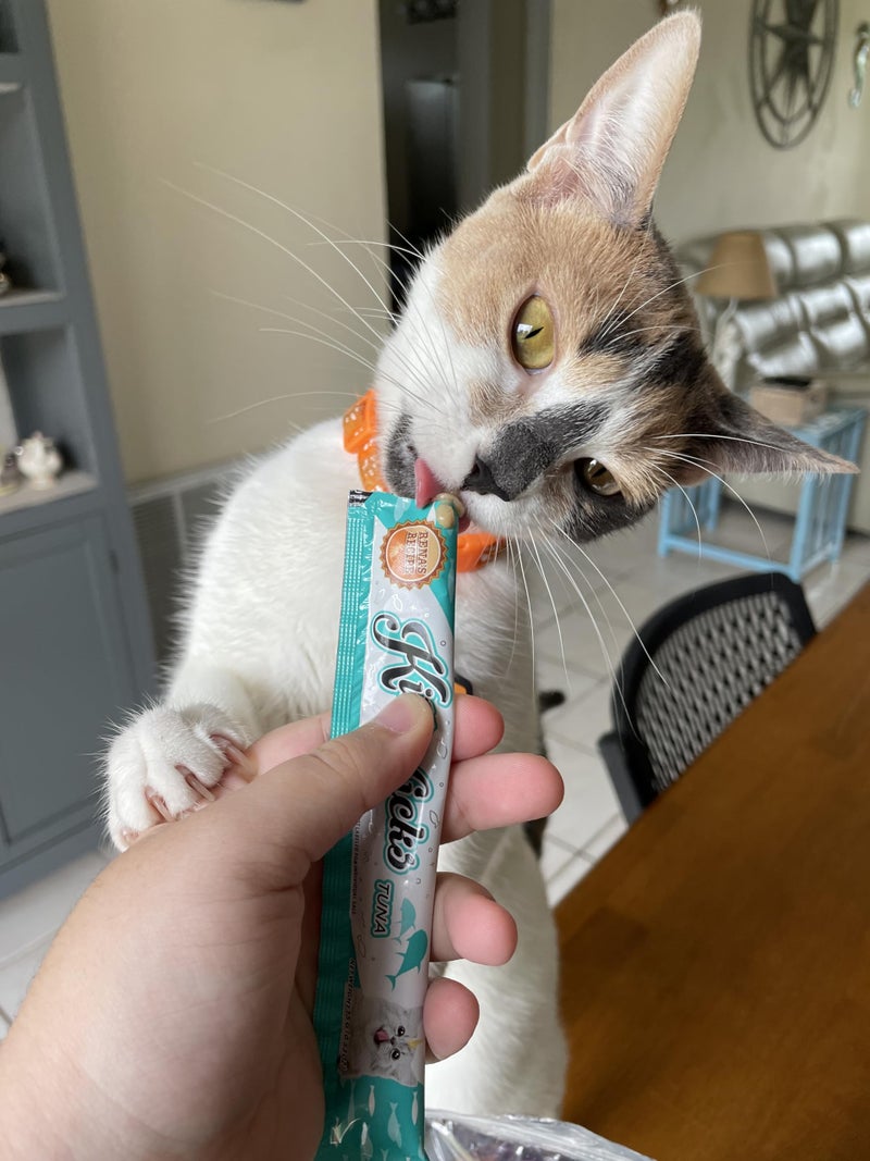 Rena's Recipe Kitty Licks Lickable Cat Treats Variety Pack 28 Tubes Creamy Cat Treat PurÃ©e 7 Flavors Tuna Chicken Grain Free Cat Squeeze Treats - Image 2
