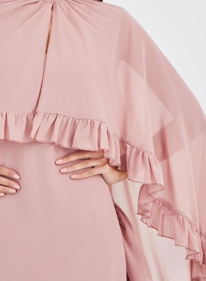 ستايلي فستان ماكسي برقبة عالية وأكمام كاب مكشكشة من Styli