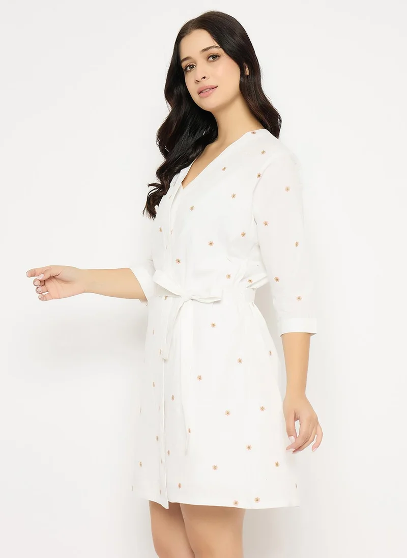 كلوفيا Clovia Floral Embroidery Short Night Dress & Robe Set in White - 100% Cotton
