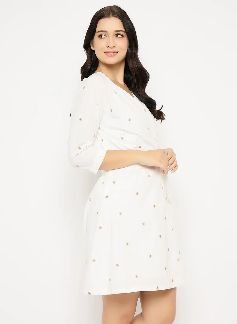 كلوفيا Clovia Floral Embroidery Short Night Dress & Robe Set in White - 100% Cotton