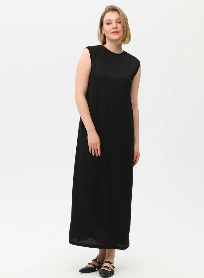بي ويست Bwest Black Solid Crew Neck Sleeveless Maxi Dress