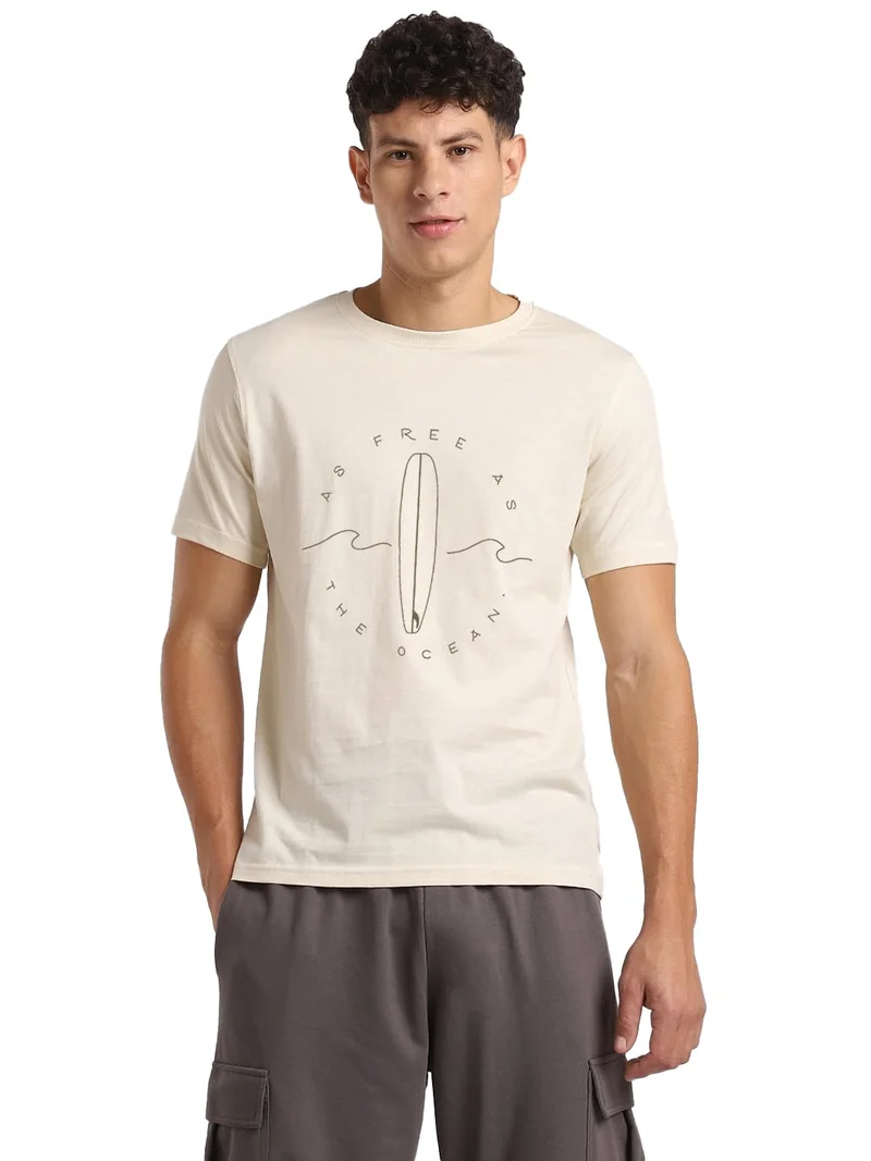 نوبيرو NOBERO Men's Cream Graphic T-Shirt