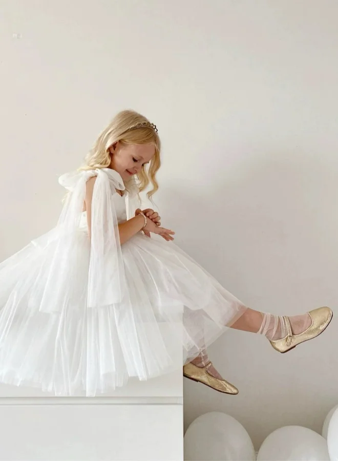 تايك تو فستان بناتي أبيض بتفاصيل كاب