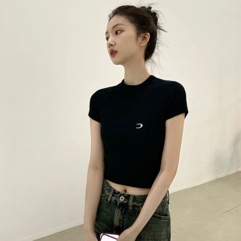 White Pure Cotton Regular Shoulder T-Shirt For Women, Summer 2024, Slim Fit, Short-Sleeved, Waist-Cinching, Short Style, Fashionable Base Layer - Image 1