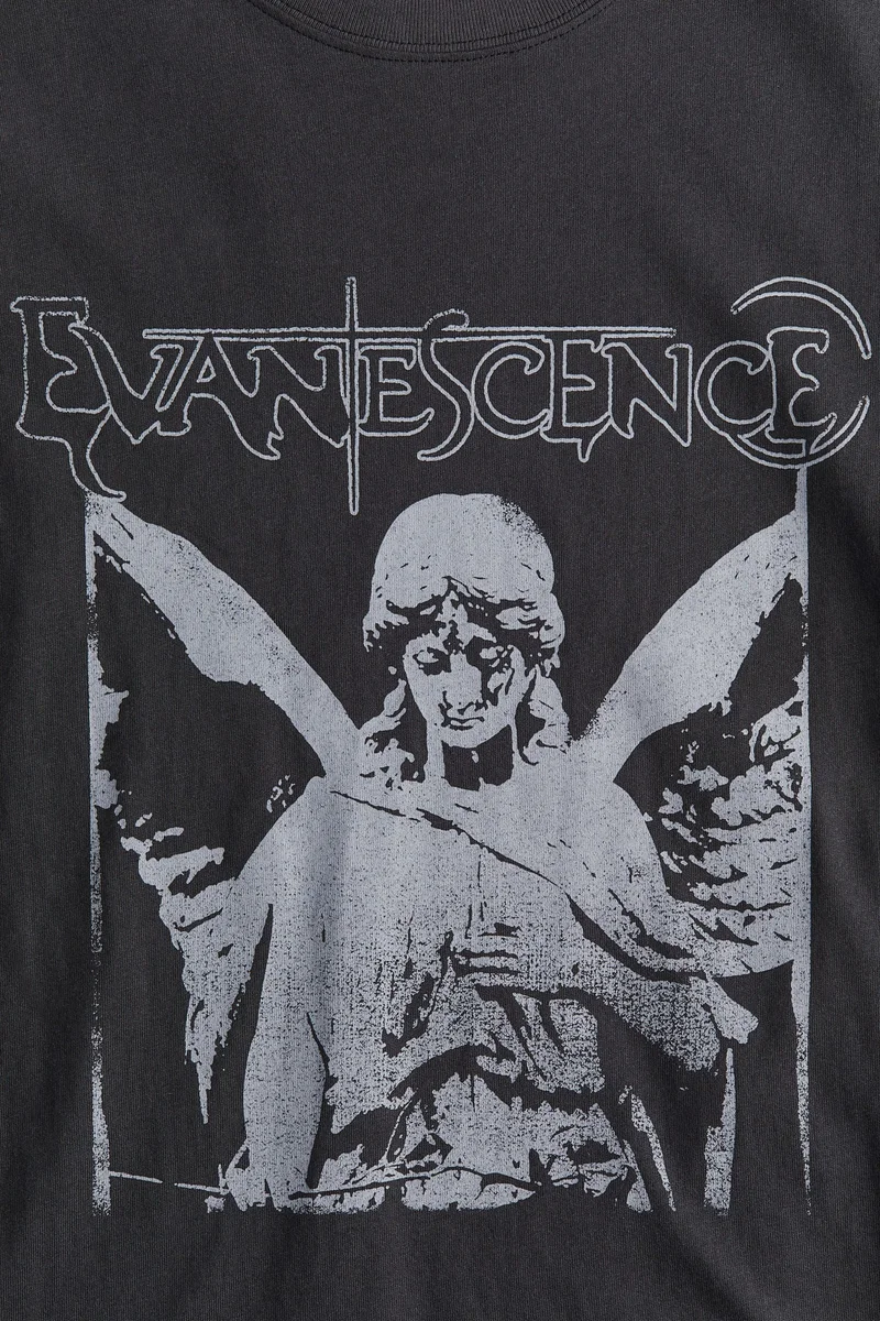 اتش اند ام تي-شيرت فضفاض بطبعة مميزة