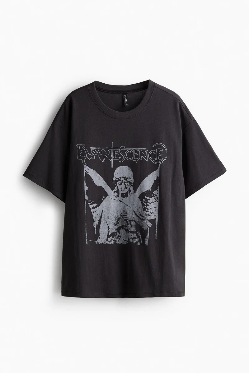 اتش اند ام تي-شيرت فضفاض بطبعة مميزة