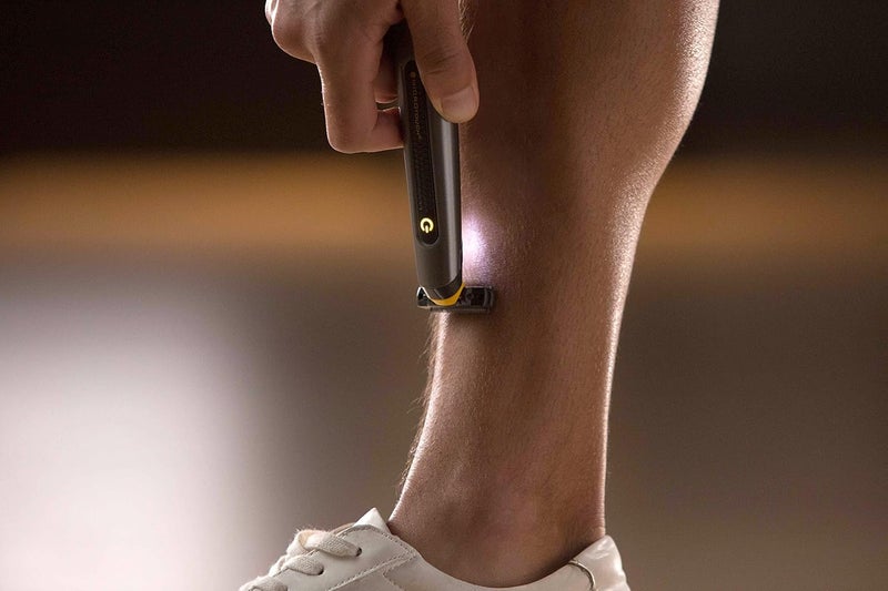 Micro Touch مايكرو تاتش سولو تيتانيوم، ماكينة حلاقة قابلة لإعادة الشحن لللحية والجسم تقص، وتحدد، وتحلق، وتعتني باللحية. - Image 5