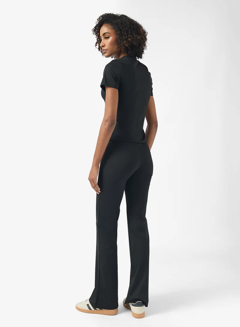 فورورد Sculpting Training T-shirt & Flared Legging Set