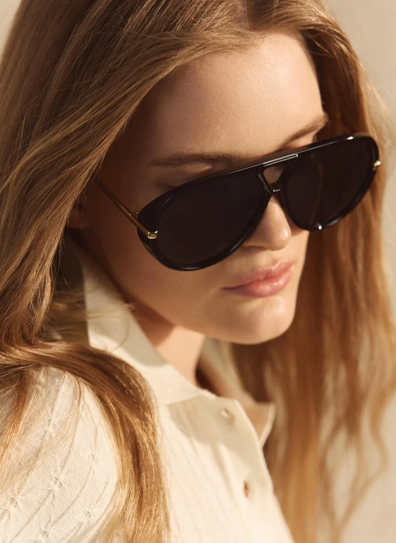 Aviator sunglasses with plastic frames