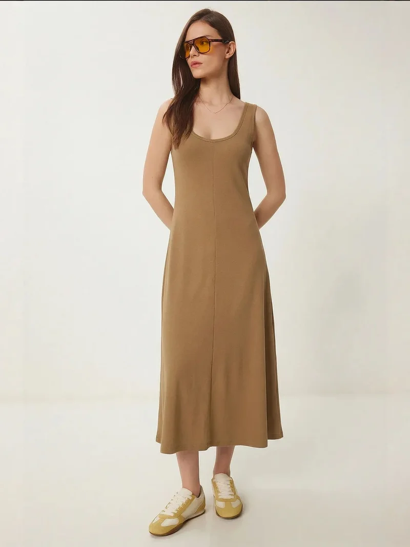 السعادة في إسطنبول ISTANBUL U Collar Midi Dress