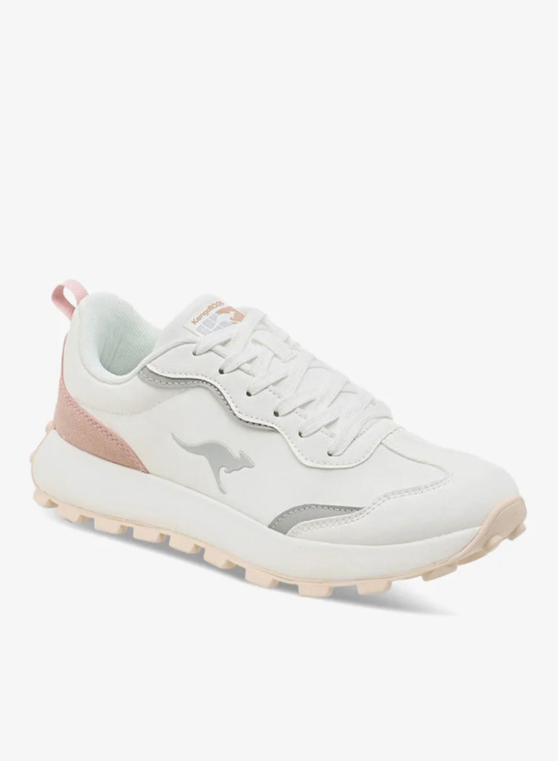 كانغاروس حذاء رياضي نسائي برباط وتفاصيل متباينة