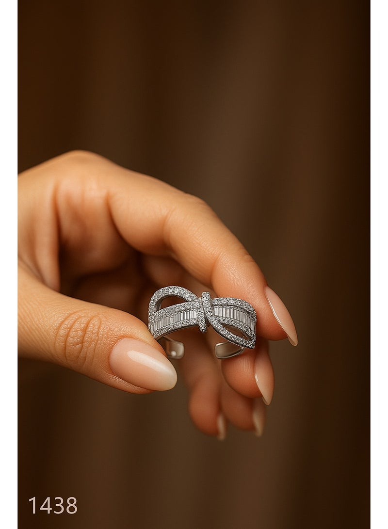 ثري دايموندز خاتم فيونكة فضي مطلي بلاتين وروديوم – تصميم مفتوح أنيق مرصع بفصوص زيركون - Image 3