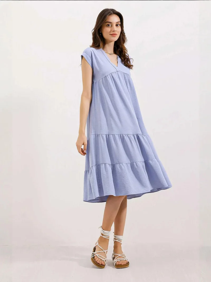 بيغ دارت فستان ميدي بياقة على شكل حرف  مكشكش