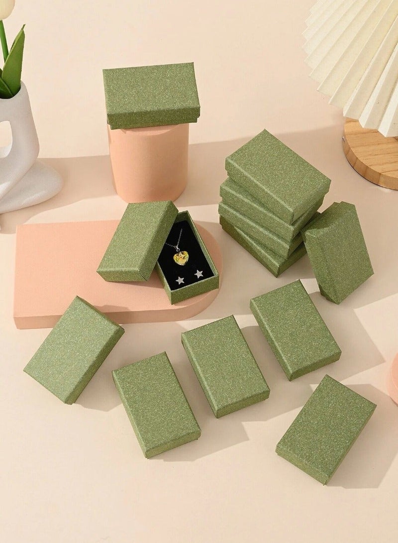 Keychain with the design of the Saudi Arabian logo in gold in an elegant green box to celebrate the National Day - Image 4