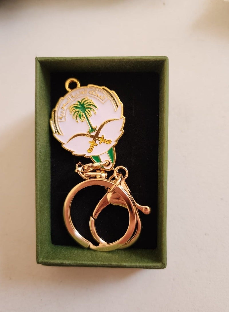 Keychain with the design of the Saudi Arabian logo in gold in an elegant green box to celebrate the National Day - Image 3