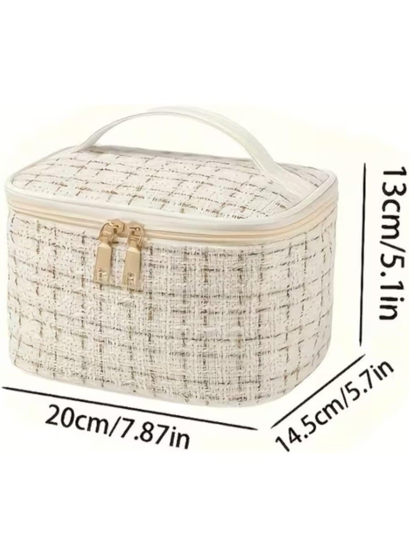 م اكس م حقيبة مكياج سفر كبيرة السعة بمقبض – منظم مستحضرات التجميل وأدوات الزينة المصنوع من جلد البولي يوريثان المقاوم للماء للنساء (مزيج أبيض صغير) - Image 3