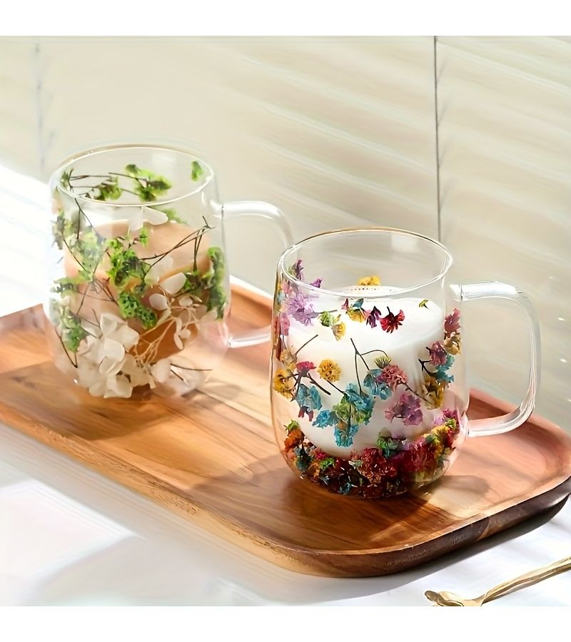 1 كوب قهوة زجاجي مزدوج الجدار بحجم 12 أونصة (350 ملليلتر) مع مقبض، بتصميم زهري وكوب مقاوم للحرارة مناسب للشاي والكابتشينو والقهوة واللاتيه وجماليات الزهور المجففة، هدية عيد الميلاد المثالية - Image 1