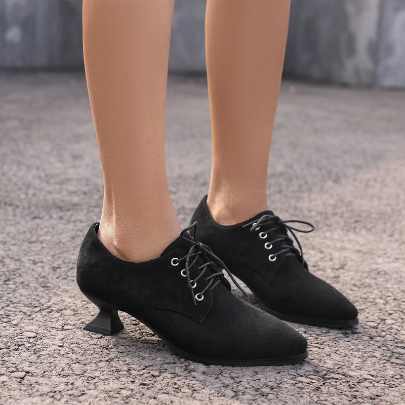 Model Spring 2024 Fashion Mid-Heel Pointed 40-48 Plus Size Suede Front Lace-Up Mid-Mouth Single Shoes - Image 4