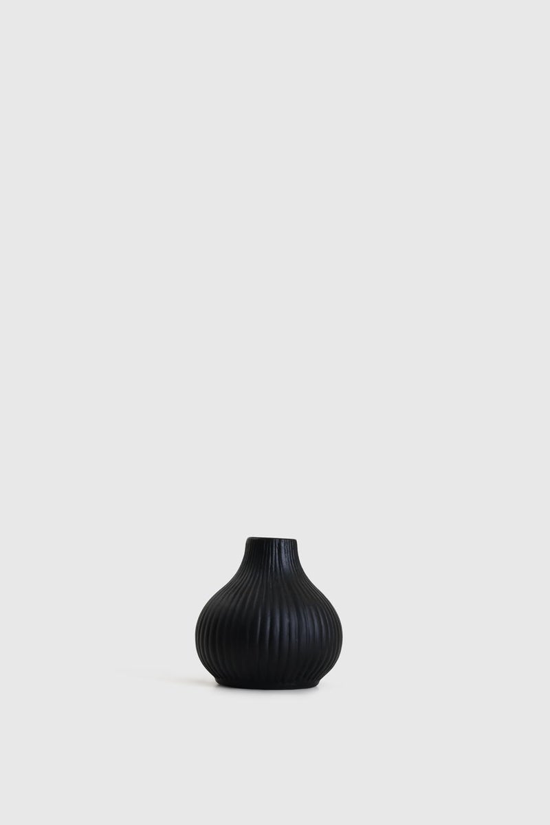 PUREZENTO Ribbed Textured Black Ceramic Vase 4.5 Inch – Pack of 1 | Decorative Ceramic Vase for Home Decor, Living Room, Office | Vases for Dried Flowers & Pampas Grass - Image 4