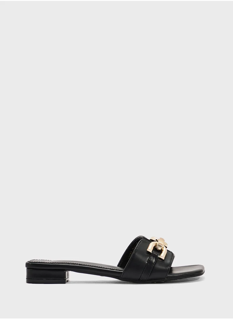ايلا Flat Sandal With Buckle