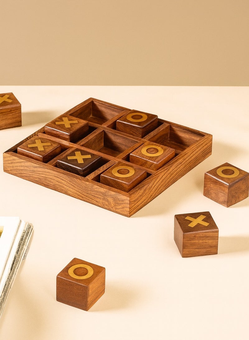Roman Gifts لعبة XO الفاخرة المصنوعة يدويًا من الخشب مقسمة إلى مربعات تحمل الرموز X و O ومميزة بقاعدتها الخشبية التي تجعلها تستقر على الطاولة أو على الأرض كديكور طاولة - Image 1