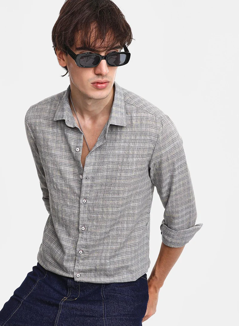 Campus Sutra Men's Ash Grey Micro-Tartan Plaid Shirt For Casual Wear | Spread Collar | Long Sleeve | Button Closure | Shirt Crafted With Comfort Fit For Everyday Wear
