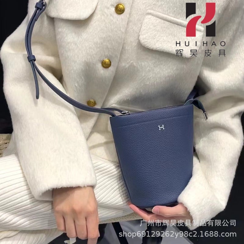 H Home Genuine Leather Large Litchi Pattern Bucket Bag Japanese And Korean -Selling New Crossbody Vertical Simple Mini Single Shoulder Mobile Phone Bag - Image 2