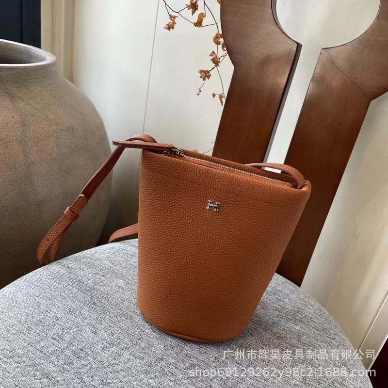 H Home Genuine Leather Large Litchi Pattern Bucket Bag Japanese And Korean -Selling New Crossbody Vertical Simple Mini Single Shoulder Mobile Phone Bag - Image 1