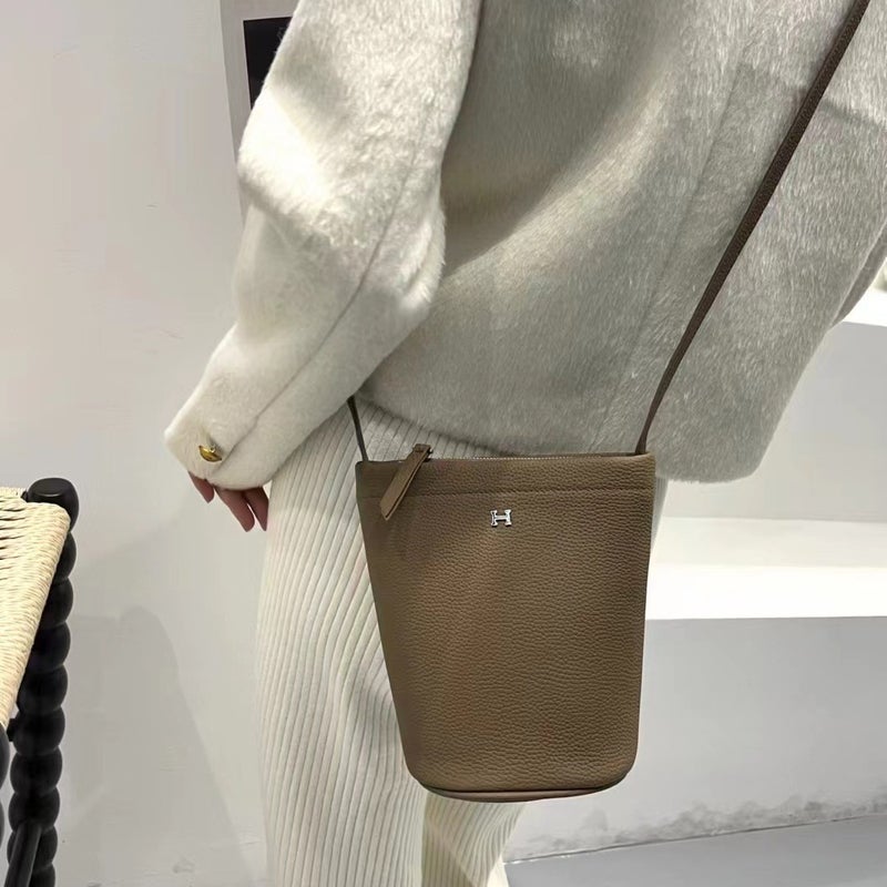 H Home Genuine Leather Large Litchi Pattern Bucket Bag Japanese And Korean -Selling New Crossbody Vertical Simple Mini Single Shoulder Mobile Phone Bag - Image 4