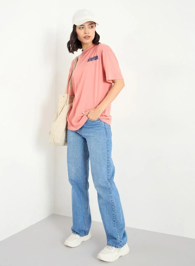 ستايلي تيشيرت مطبوع بشعار ستايلي بقصة عادية