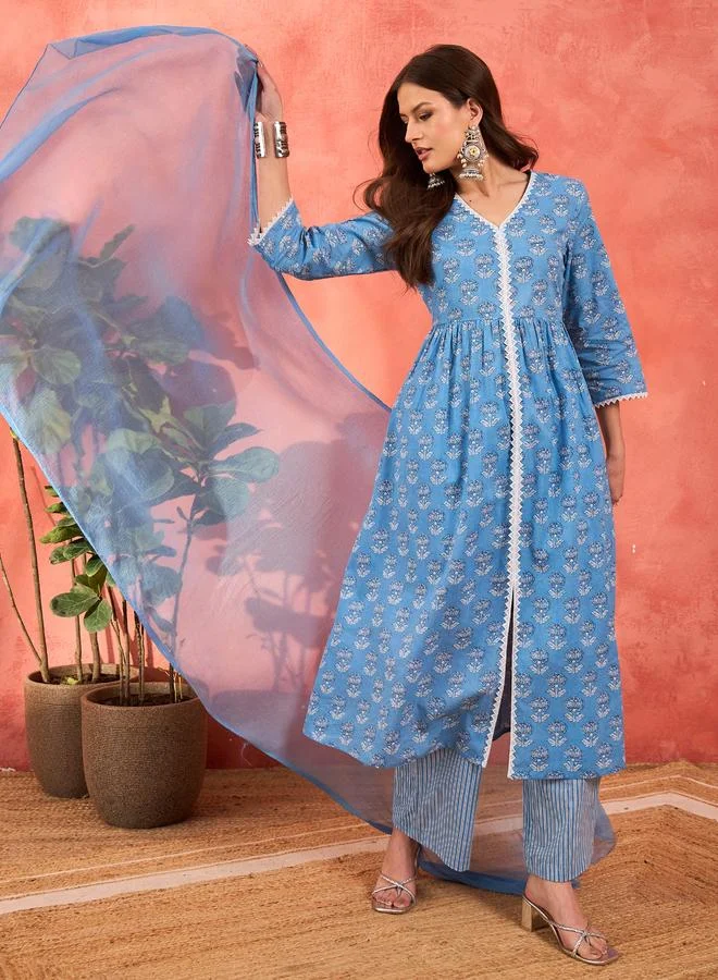 SASSAFRAS SASSAFRAS Blue Floral Front Slit Kurta with Pencil Pants and Dupatta Set