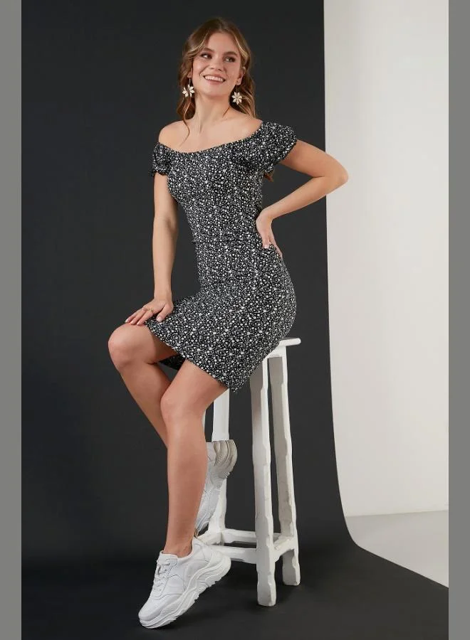 ليلا فستان كارمن بنقوش زهور ليلى للنساء