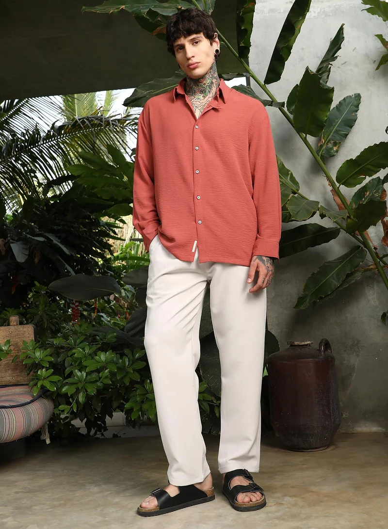 Campus Sutra Men's Saltbox Beige Straight Pleated Trousers For Casual Wear | Mid-Rise | Straight Fit | Drawstring Closure | Trousers Crafted With Comfort Fit For Everyday Wear