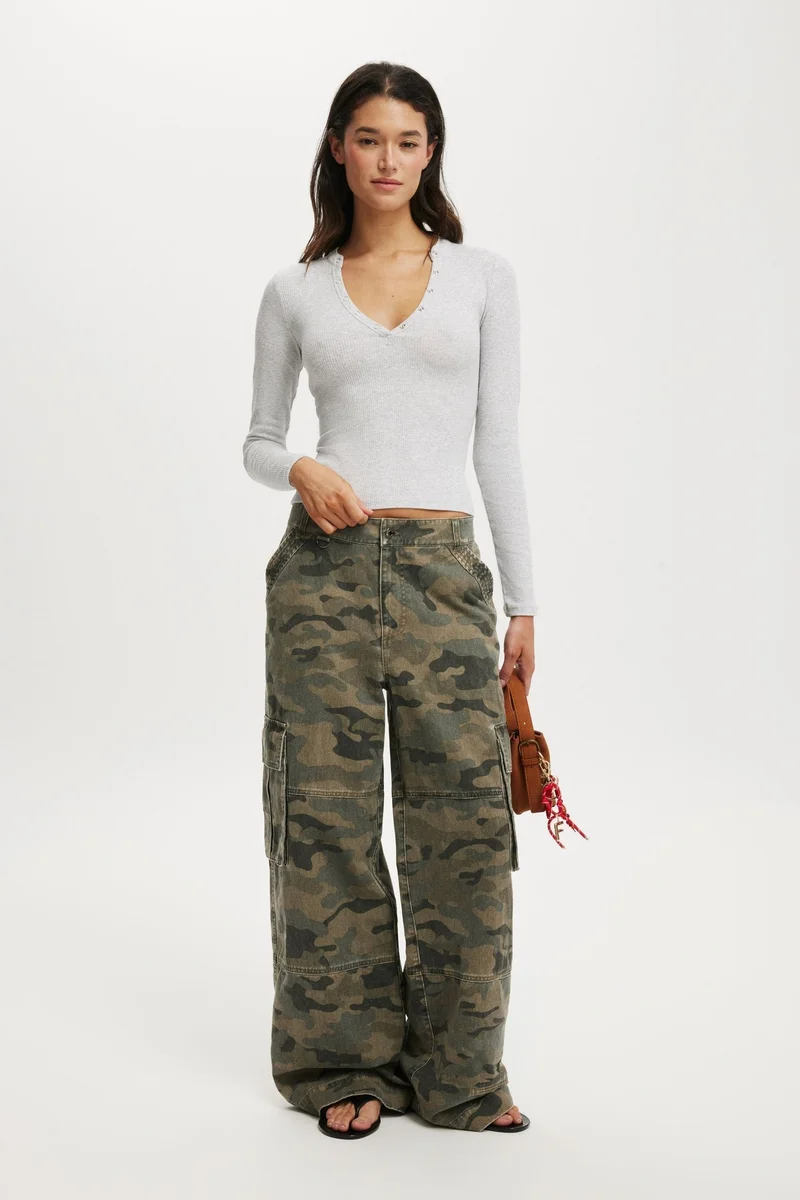 كوتون اون رايان هينلي بأكمام طويلة