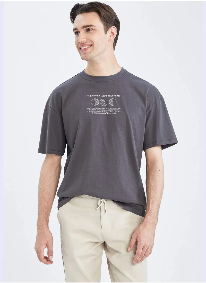 ديفاكتو Comfort Fit Short Sleeve Printed T-Shirt