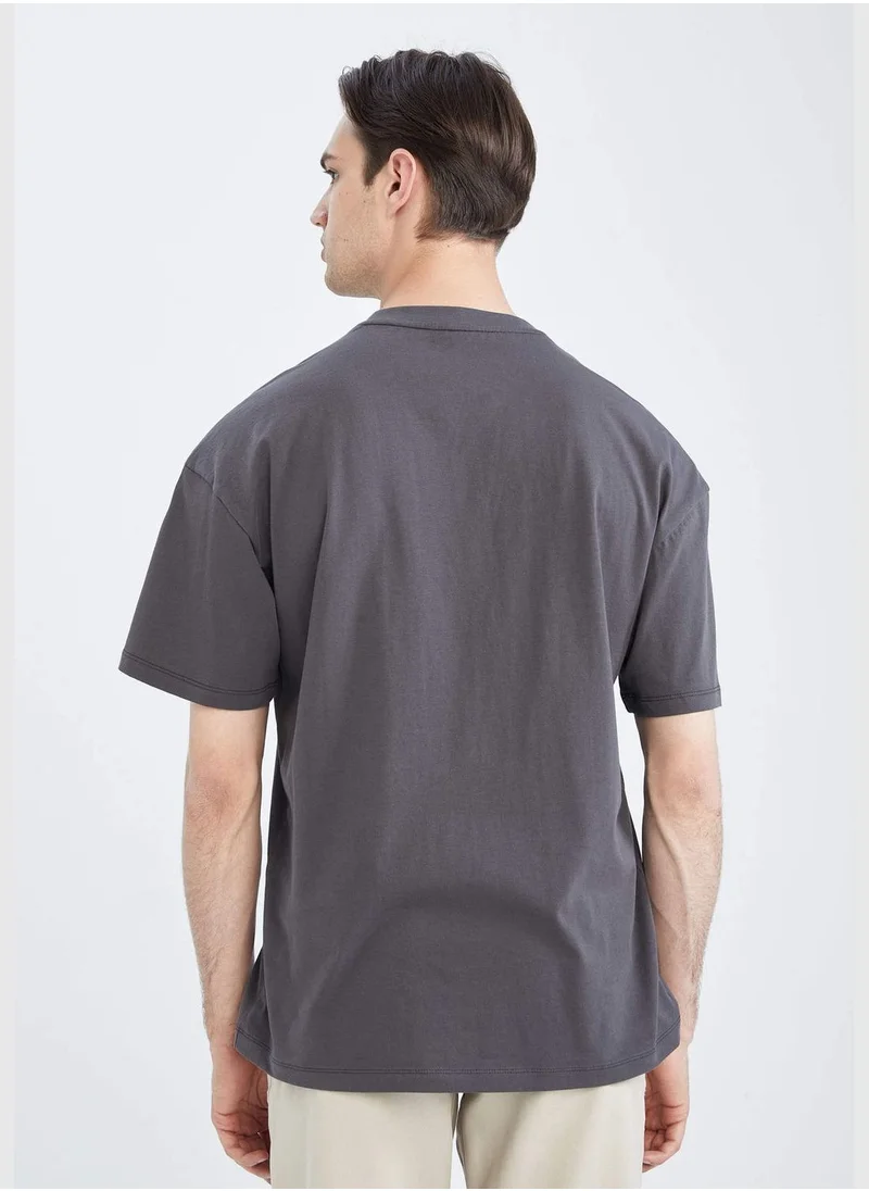 ديفاكتو Comfort Fit Short Sleeve Printed T-Shirt