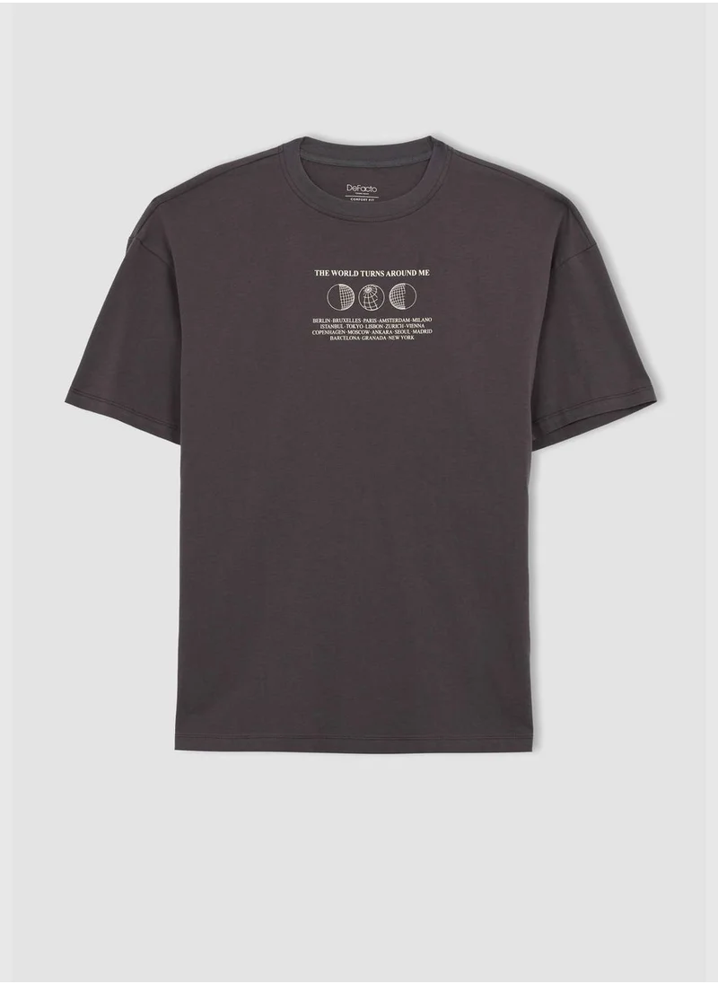 ديفاكتو Comfort Fit Short Sleeve Printed T-Shirt