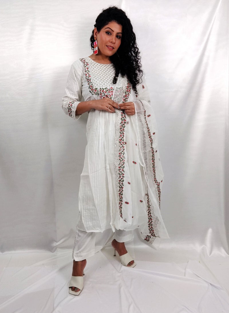 PRIYA’S PANACHE PRIYA'S PANACHE White Silk Straight Kurta Pant Set with Organza Dupatta – Traditional Ethnic Festival Partywear for Women  - Image 2